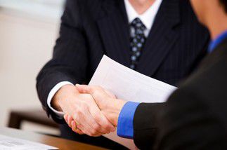 Les entreprises comptent recruter des jeunes diplômés en 2016