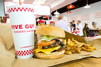 L’enseigne de burger Five Guys arrive à Lille avec de nombreuses embauches à la clé