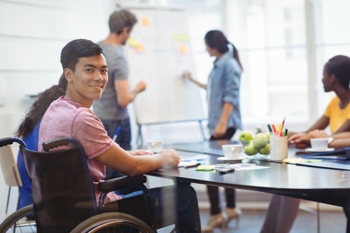 Handicap : des engagements pour développer l'accès à l'apprentissage et à l'emploi