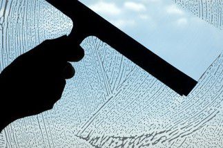 Laveur·euse de vitres spécialisé « travaux en hauteur » : Comment