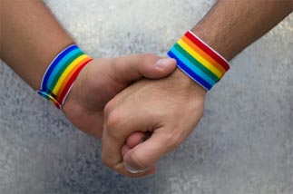 SFR accorde un congé de parentalité à ses salariés homosexuels