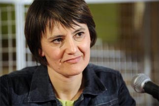 Nathalie Arthaud : « un salaire ça doit permettre de vivre »