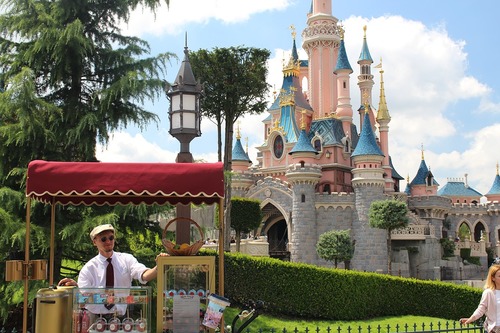 Disneyland Paris recrute : plus de 8000 emplois en CDD et CDI à pourvoir en 2019 !