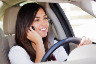 Deux salariés sur trois téléphonent au volant
