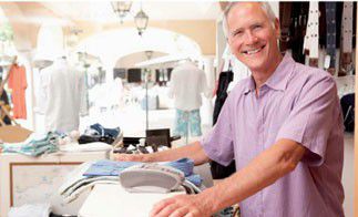 Vente et accueil : l'atout senior