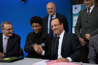 François Hollande sonne la « mobilisation générale » pour les emplois d'avenir