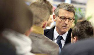 Vincent Peillon annonce le recrutement de plus de 40 000 nouveaux professeurs d'ici 2014