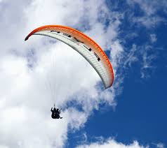 Bretagne-Atlantique : l’école de parachutisme à de nouveaux ouverte ses portes.