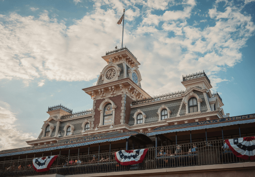Disneyland Paris recrute jusqu’à 8 000 personnes pour 2025