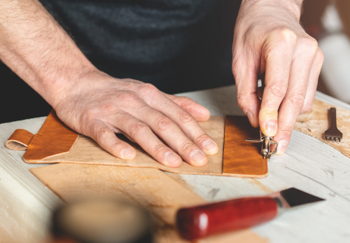 Hermès recrute 260 artisans maroquiniers en Normandie : une opportunité unique à Colombelles