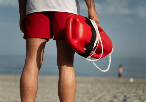 Jobs d’été : Saint-Nazaire recrute 40 saisonniers pour la surveillance des plages et des piscines
